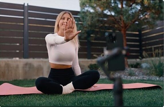 Capture With a Gesture - DJI Osmo 8 Mobile Gimbal